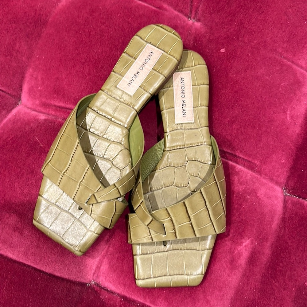 Antonio Melani crocodile green sandals